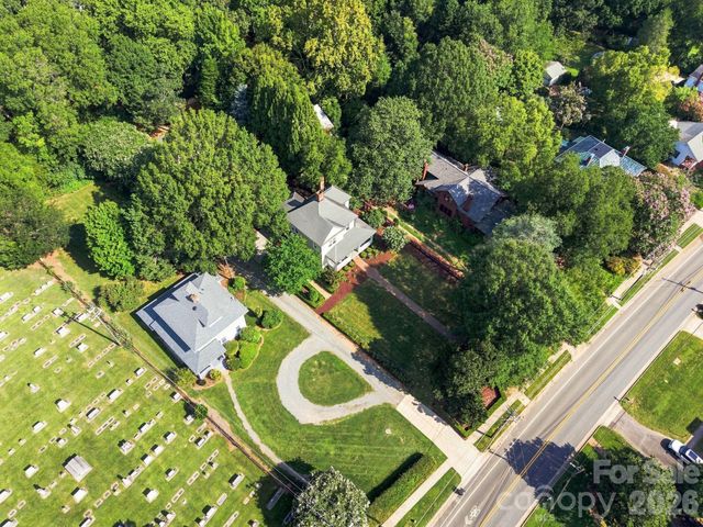 559 N Main Street, Davidson, NC 28036