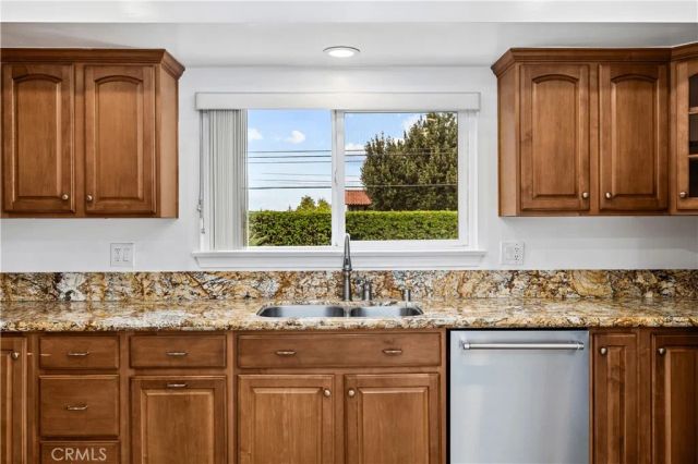 102 W Monterrey Drive, Claremont, CA 91711