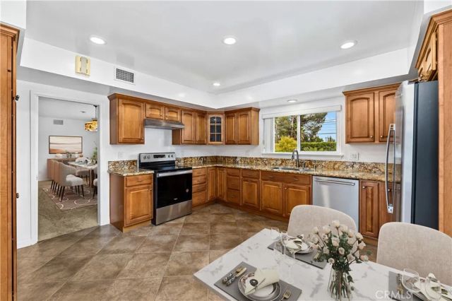 102 W Monterrey Drive, Claremont, CA 91711