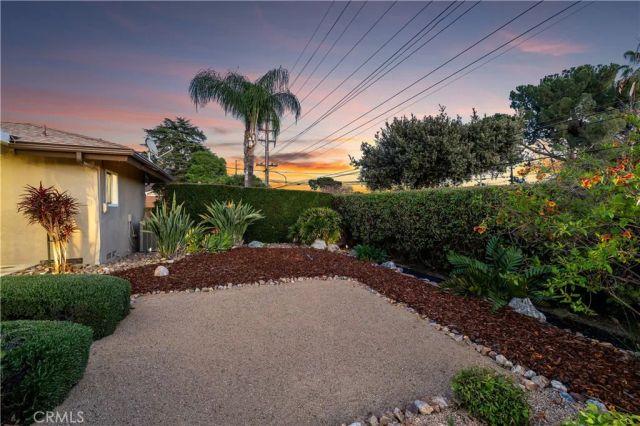 102 W Monterrey Drive, Claremont, CA 91711