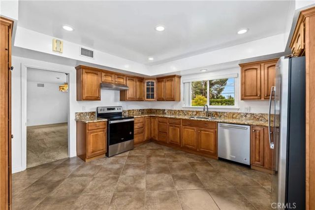 102 W Monterrey Drive, Claremont, CA 91711