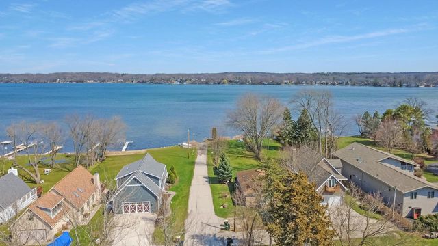1521 Skinner DRIVE, Twin Lakes, WI 53181