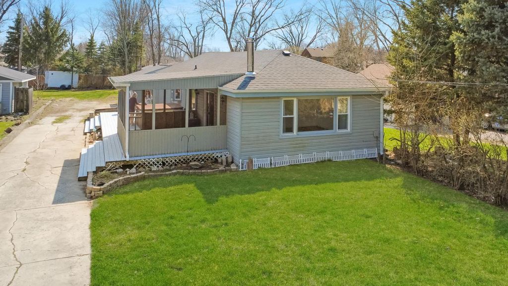 1521 Skinner DRIVE, Twin Lakes, WI 53181