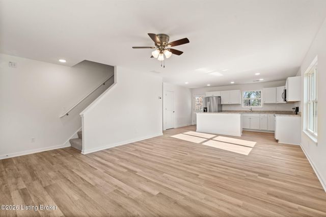 124 CORAL RIDGE Way, Hillview, KY 40229