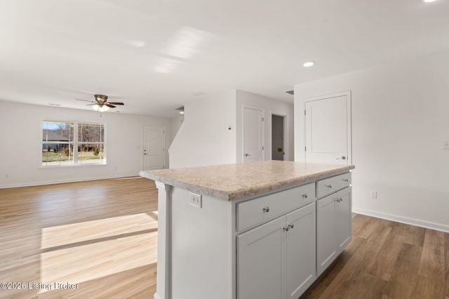 124 CORAL RIDGE Way, Hillview, KY 40229