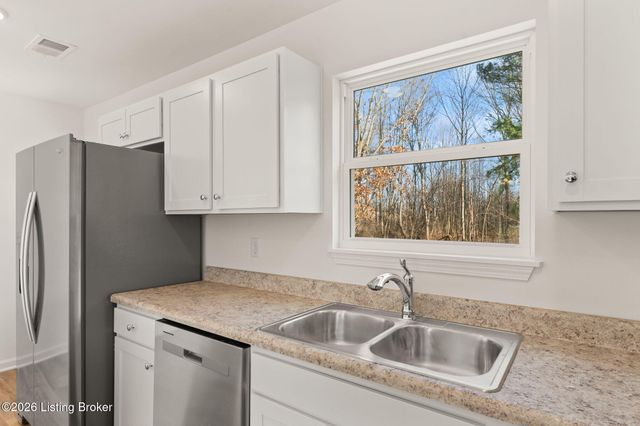 124 CORAL RIDGE Way, Hillview, KY 40229