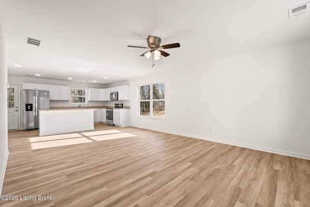 124 CORAL RIDGE Way, Hillview, KY 40229