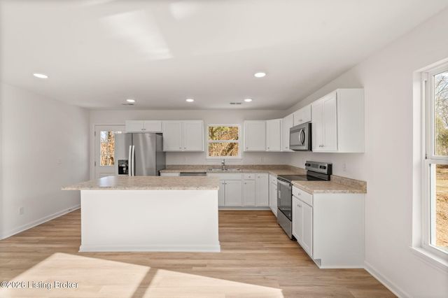 124 CORAL RIDGE Way, Hillview, KY 40229