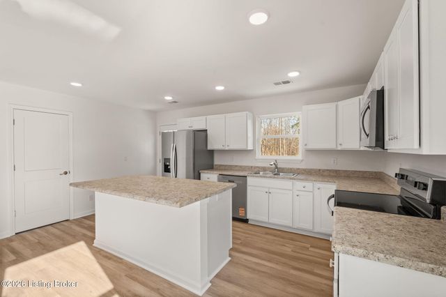 124 CORAL RIDGE Way, Hillview, KY 40229