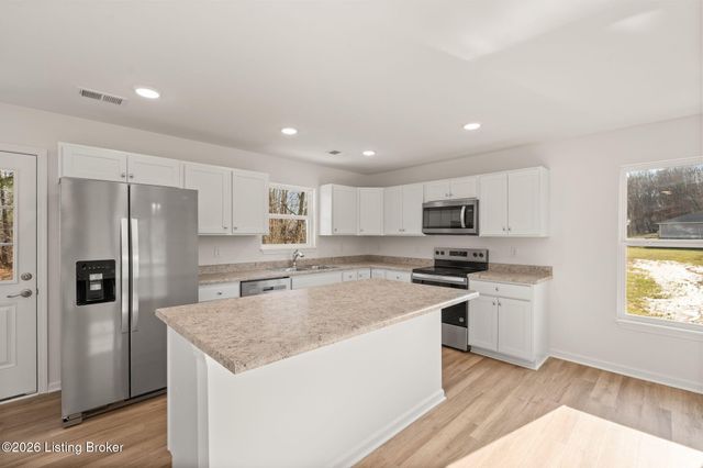 124 CORAL RIDGE Way, Hillview, KY 40229