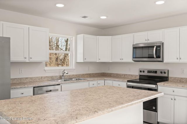 124 CORAL RIDGE Way, Hillview, KY 40229