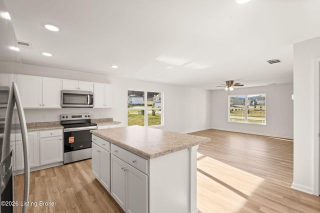 124 CORAL RIDGE Way, Hillview, KY 40229