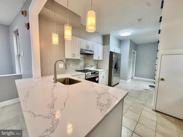 1000 S 6TH ST, Philadelphia, PA 19147