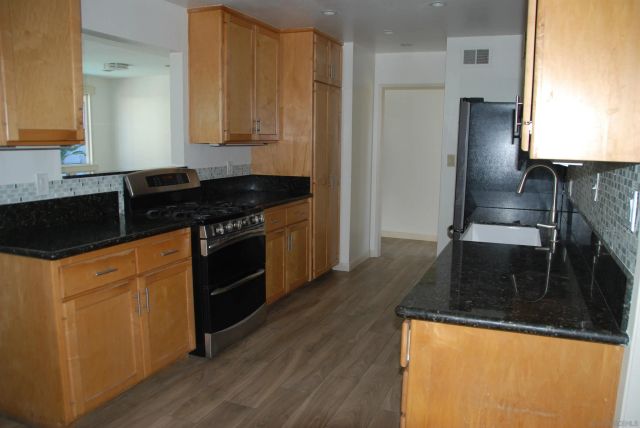 8330 Beaver Lake Dr, San Diego, CA 92119