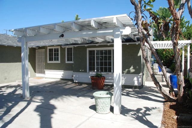 8330 Beaver Lake Dr, San Diego, CA 92119