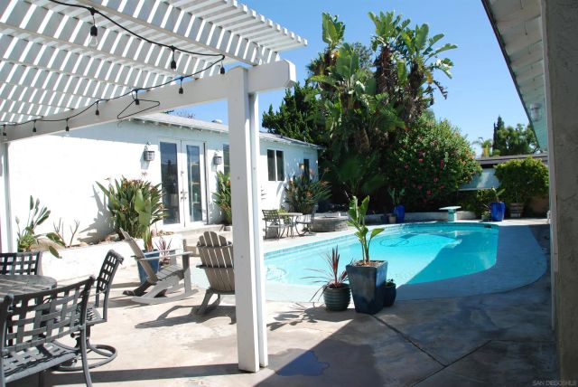 8330 Beaver Lake Dr, San Diego, CA 92119