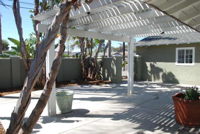 8330 Beaver Lake Dr, San Diego, CA 92119