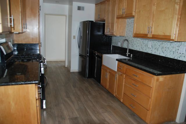 8330 Beaver Lake Dr, San Diego, CA 92119