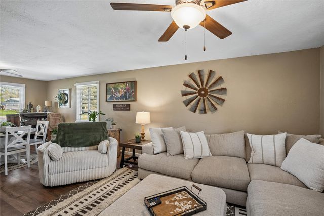 2445 NE 53rd Court, Des Moines, IA 50317