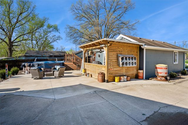 2445 NE 53rd Court, Des Moines, IA 50317