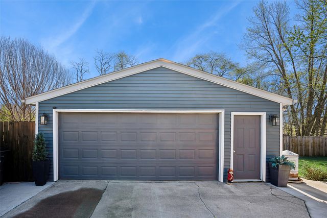 2445 NE 53rd Court, Des Moines, IA 50317
