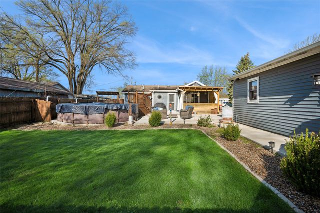 2445 NE 53rd Court, Des Moines, IA 50317
