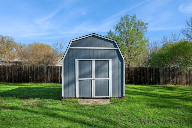 2445 NE 53rd Court, Des Moines, IA 50317