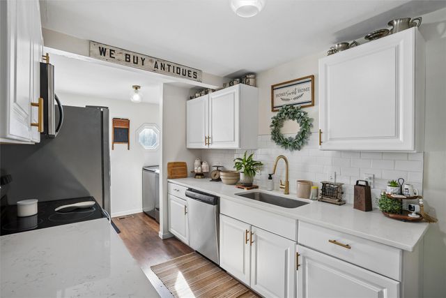 2445 NE 53rd Court, Des Moines, IA 50317
