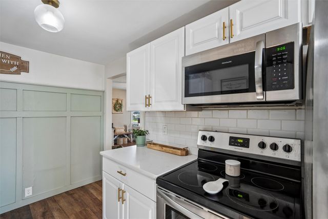 2445 NE 53rd Court, Des Moines, IA 50317