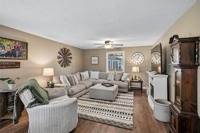 2445 NE 53rd Court, Des Moines, IA 50317