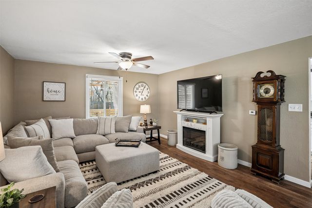 2445 NE 53rd Court, Des Moines, IA 50317