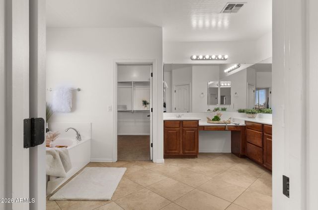 3854 E RAVENSWOOD Drive, Gilbert, AZ 85298