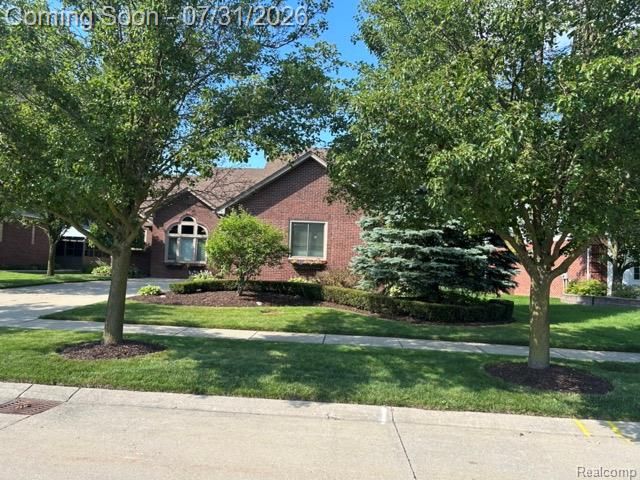 18987 Pine Lane, Macomb, MI 48042