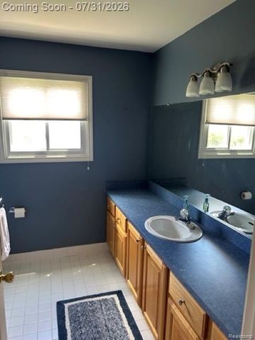 18987 Pine Lane, Macomb, MI 48042