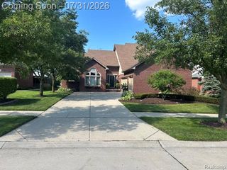 18987 Pine Lane, Macomb, MI 48042