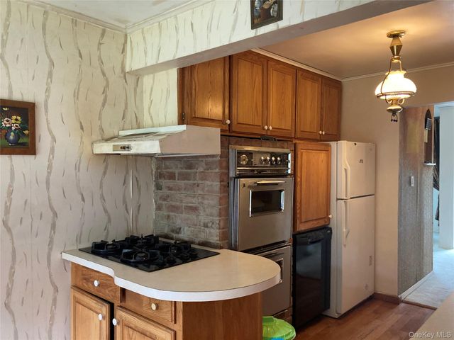 16 Upper Drive, Huntington, NY 11743
