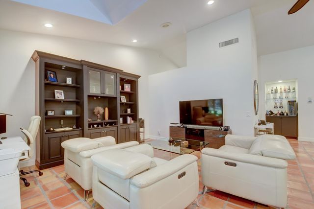 4666 S Fountains Drive S 124, Lake Worth, FL 33467