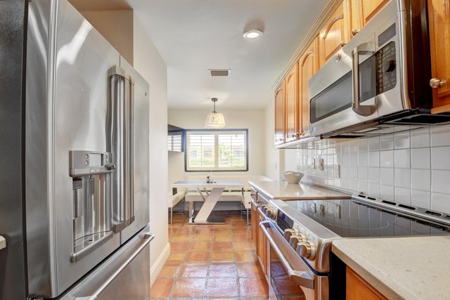 4666 S Fountains Drive S 124, Lake Worth, FL 33467