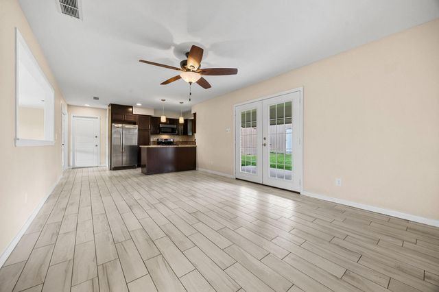 2601 Lazy Bend Street, Pearland, TX 77581