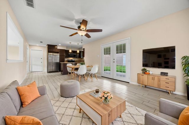 2601 Lazy Bend Street, Pearland, TX 77581