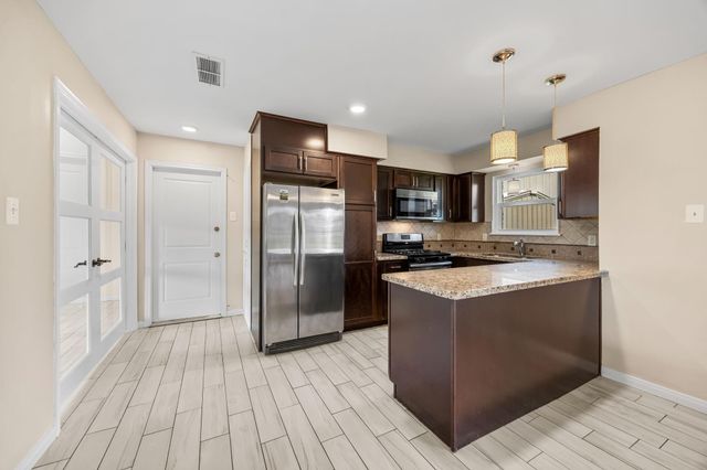 2601 Lazy Bend Street, Pearland, TX 77581