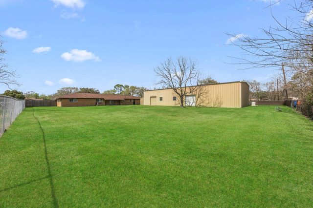 2601 Lazy Bend Street, Pearland, TX 77581