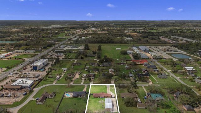 2601 Lazy Bend Street, Pearland, TX 77581