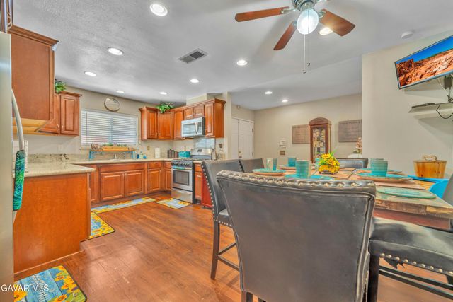 43318 Fenner Avenue, Lancaster, CA 93536