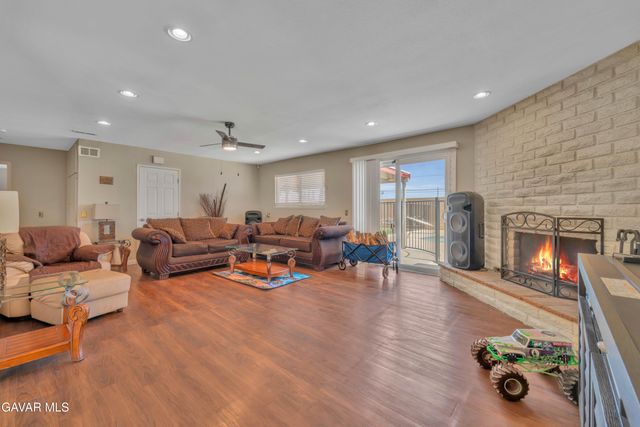 43318 Fenner Avenue, Lancaster, CA 93536