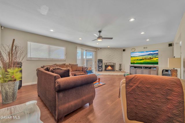 43318 Fenner Avenue, Lancaster, CA 93536