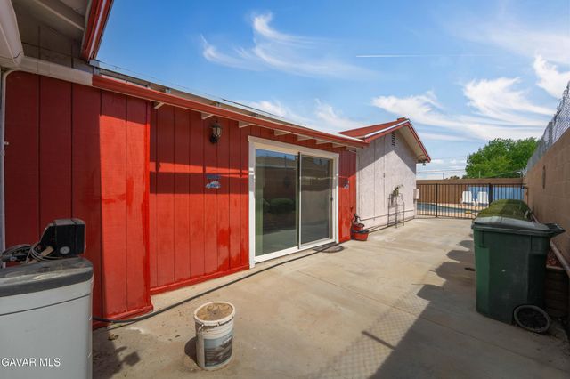 43318 Fenner Avenue, Lancaster, CA 93536