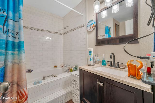 43318 Fenner Avenue, Lancaster, CA 93536