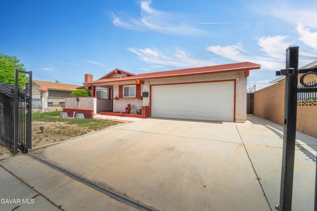 43318 Fenner Avenue, Lancaster, CA 93536