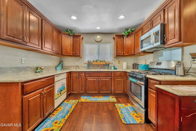 43318 Fenner Avenue, Lancaster, CA 93536